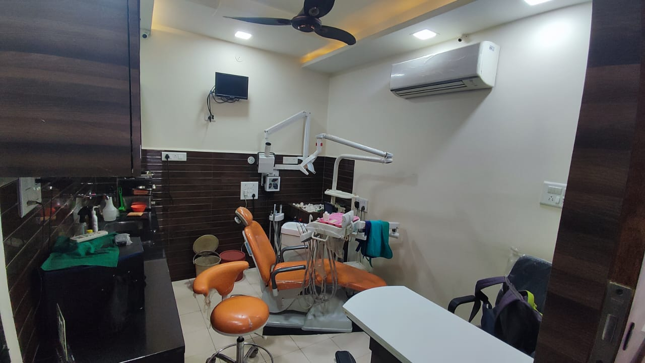 Dental operatory with modern equipment at Vijay Nagar clinic, Indore