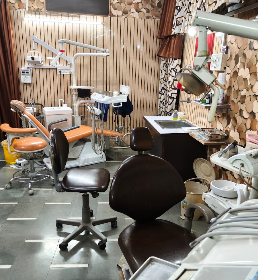 Treatment room at Mittal Dental Clinic, Indore